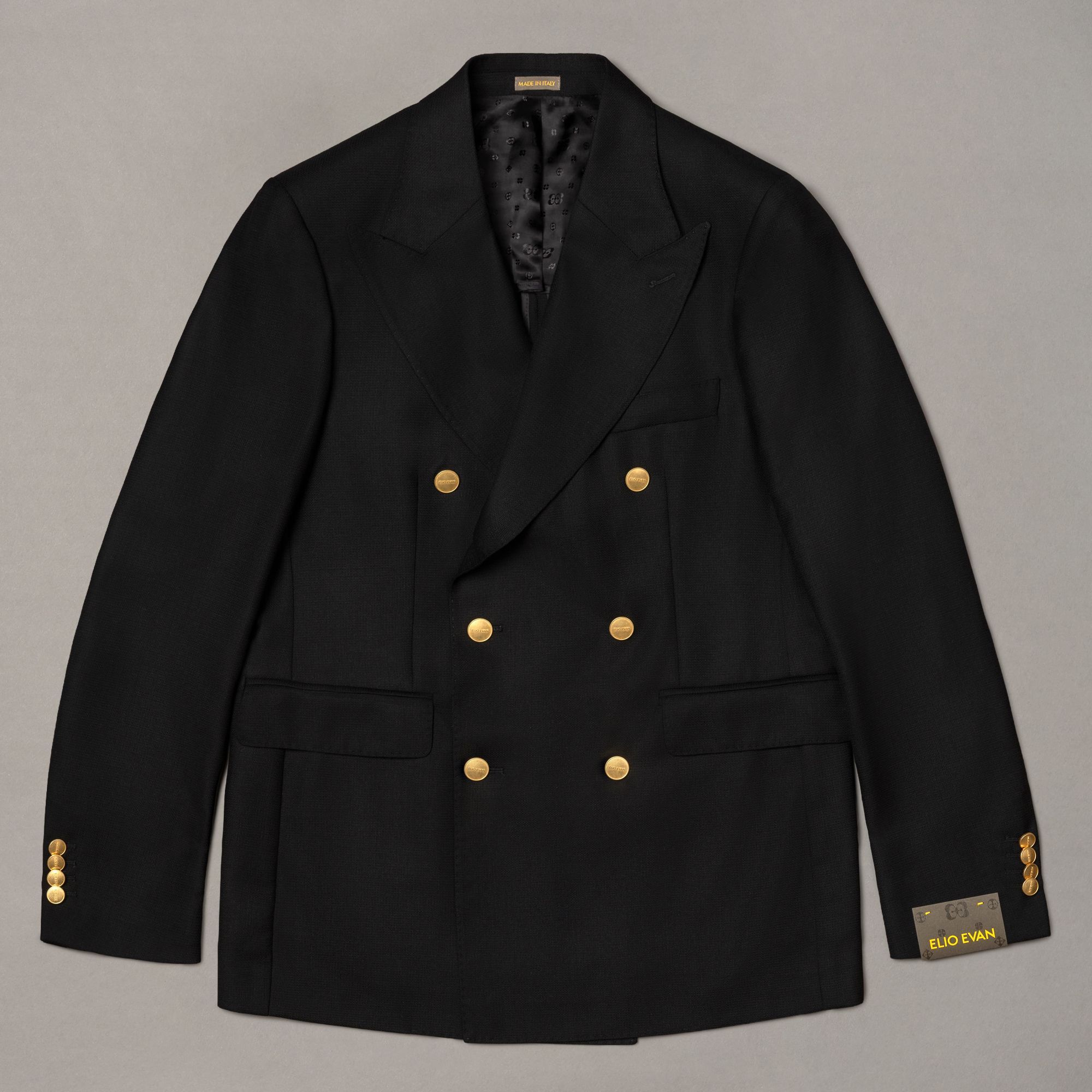 Μαύρο σταυρωτό σακάκι από 100% μαλλί με tailored fit γραμμή και κατασκευή Made in Italy. Ακριβής εφαρμογή από την Elio E