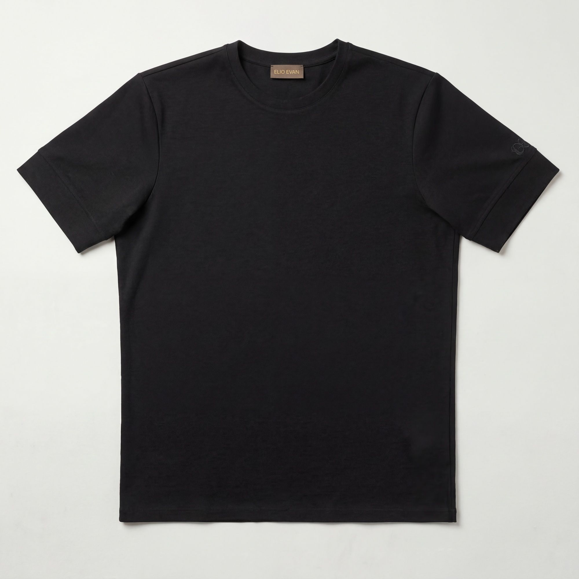Μαύρο t-shirt από 100% βαμβάκι με άνετη εφαρμογή και καθαρό ύφος. Ποιοτική καθημερινή επιλογή από την TAILOR Italian Wea
