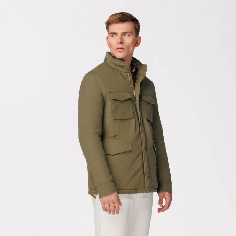 Ξαναγράφοντας την Ιστορία: Νέες Αφηγήσεις για τα Ανδρικά Field Μπουφάν