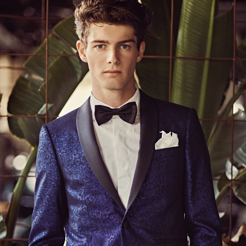 ΚΑΛΟΚΑΙΡΙΝΑ ΓΑΜΠΡΙΑΤΙΚΑ ΚΟΣΤΟΥΜΙΑ: ΠΟΙΑ ΧΡΩΜΑΤΑ ΚΑΙ ΥΦΑΣΜΑΤΑ ΝΑ ΕΠΙΛΕΞΕΙΣ;